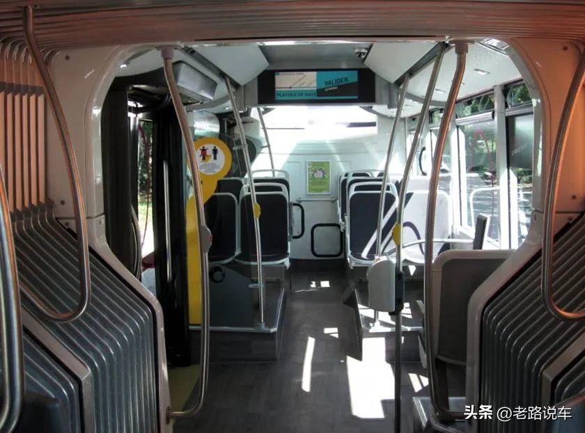 设计前卫的伊萨车型——Crealis Neo 18 CNG巴士