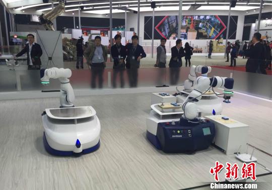 机器人与AI“相恋”“人与机器共存时代”将来临？