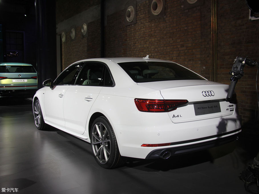 奥迪A4L S-line