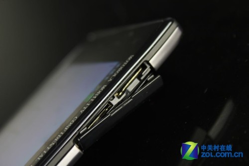 刀锋依然锋利 双核7.1mm摩托RAZR深度评测 