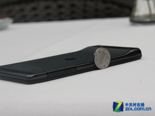 刀锋依然锋利 双核7.1mm摩托RAZR深度评测 